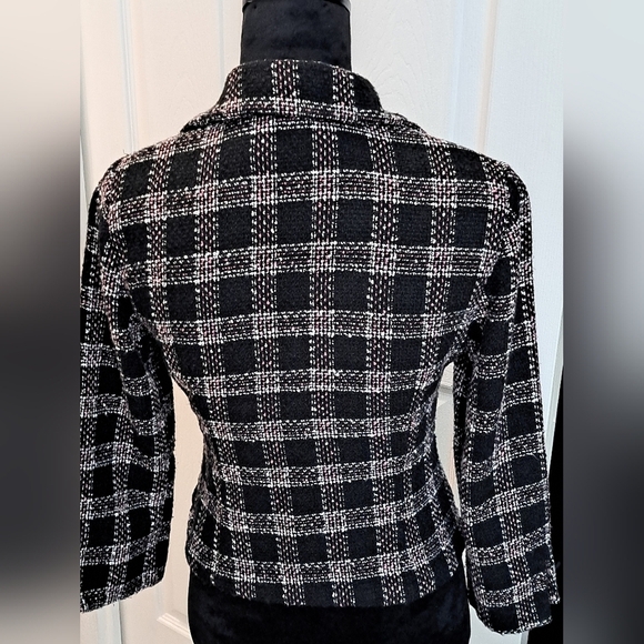 Vintage Plaid Blazer With A Notched Collar    Size Junior M(7/9) - Picture 3 of 9